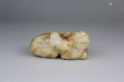 A Jade Carved Duoble Beast Figure Ornament