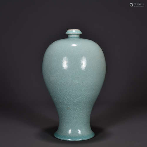 A Green Glazed Porcelain Plum Bottle