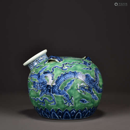 A Blue And White Green Dragon Pattern Porcelain Bottle