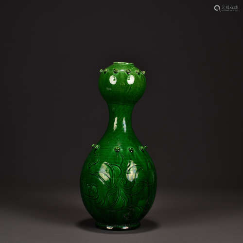 A Green Glazed Porcelain Garlic Bottle