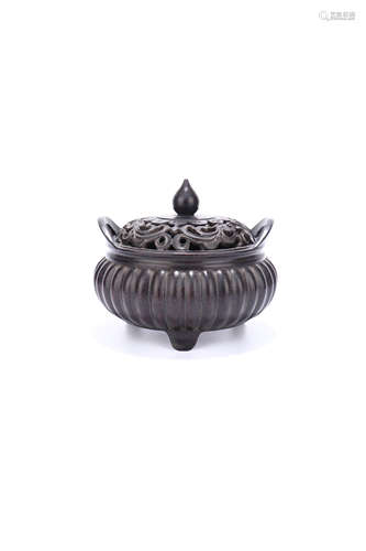 A Carved Wood Chryanthemum Pattern Incense Burner