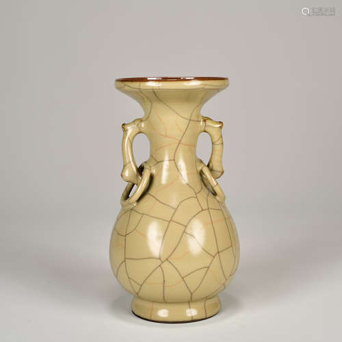 A Ge Typle Beige Amphora Porcelain Bottle