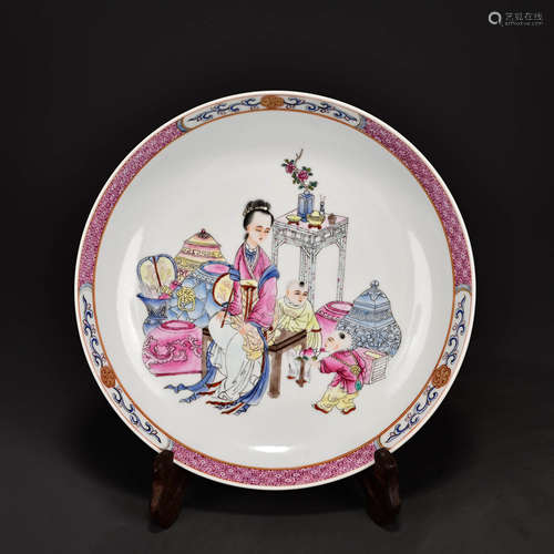 A Famille Rose Beauty Porcelain Plate