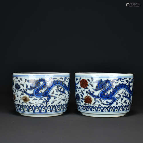 A Pair Of Blue And White Red Gilt Porcelain Lidded Jar