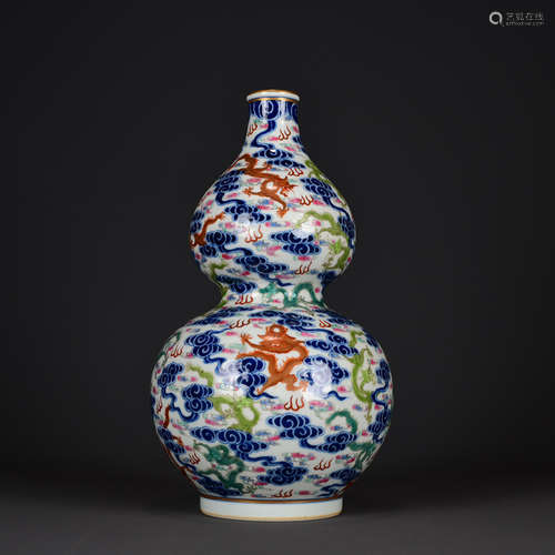 A Blue And White Famille Rose Dragon Gourd Vase