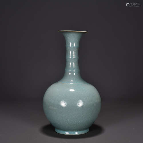 A Ru Kiln Porcelain Bottle