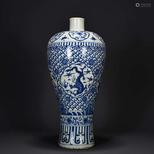 A Large Blue And White Dragon Pattern Porcelain Plum Bottle