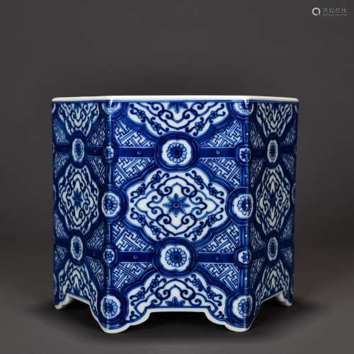 A Blue And White Flower Hexagonal Porcelain Brush Holder