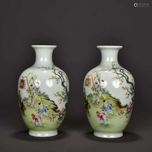 A Pair Of Famille Rose Gilt Baby Playing Porcelain Bottle