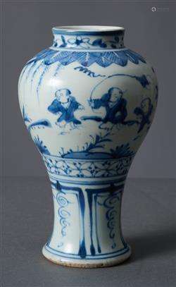 A CHINESE BLUE AND WHITE BALUSTER VASE  MING DYNASTY (1368-1...