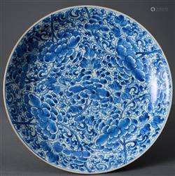 A CHINESE BLUE AND WHITE CHARGER  QING DYNASTY (1644-1912), ...