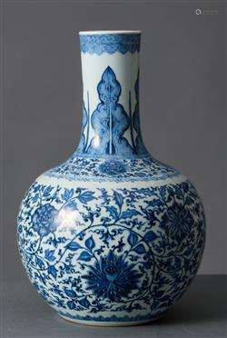 A CHINESE BLUE AND WHITE VASE
QING DYNASTY (1644-1912), 18TH...