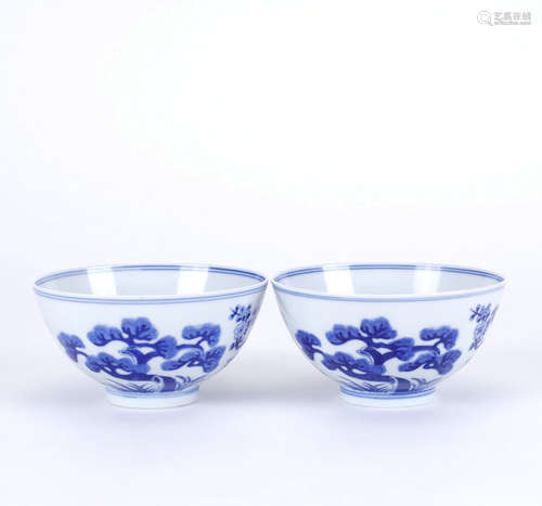 pair of chinese blue and white porcelain bowls