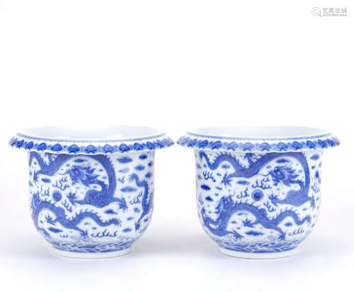 pair of chinese blue and white porcelain jardinieres