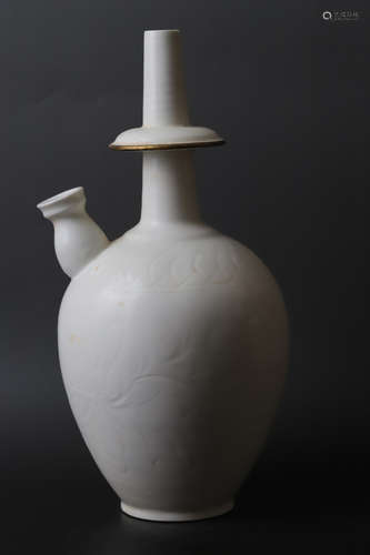 A Ding Kiln White Glazed Porcelain Pot