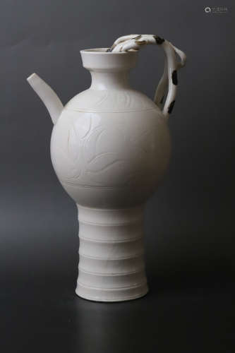 A Ding Kiln White Glazed Porcelain Pot