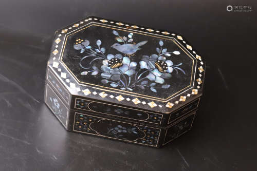 A Shell Inlaid Bird with Flower Pattern Lacquer Box