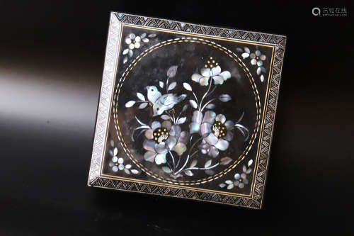 A Shell Inlaid Bird with Flower Pattern Lacquer Box