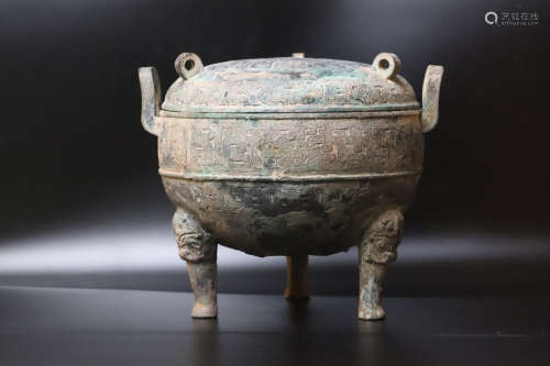 A Chinese Bronze Dragon Pattern Three Feet Container
