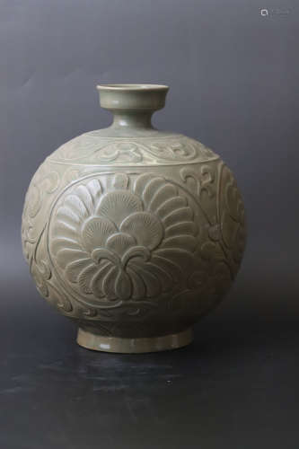 A Grey Glazed Flower Pattern Porcelain Vase