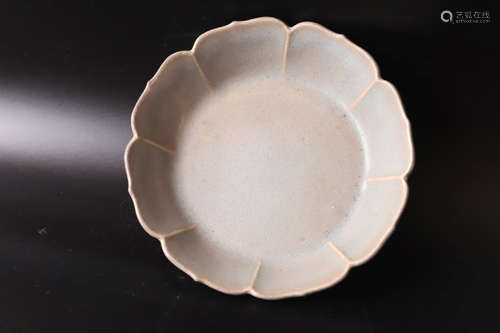 A Ru Kiln Lotus Shape Porcelain Plate