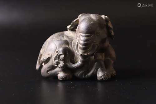 A Brozne Elephant Figure Ornament