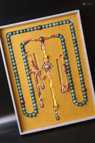 A Green Jadeite Beads Necklace