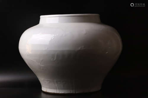 A Ding Kiln White Glazed Porcelain Jar