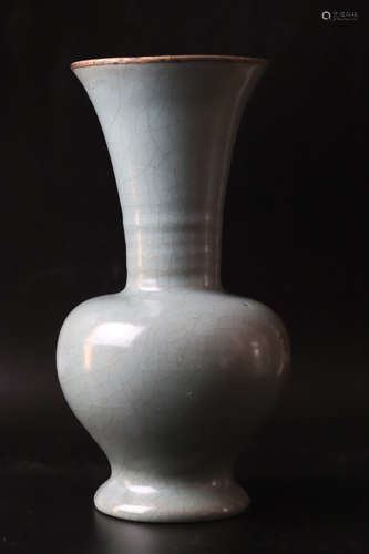 A Ru Kiln Carved Calligraphy Porcelain Vase