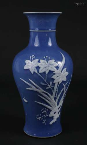 蓝釉留白花卉观音瓶