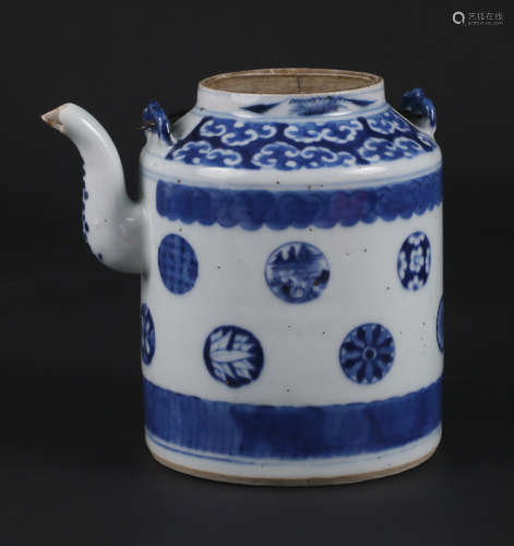 青花团纹茶壶