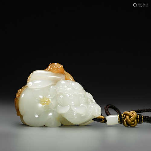 HeTian Jade Holding Ornament from Qing