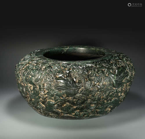 Green Jade Jar with Dragon Grain from Qing