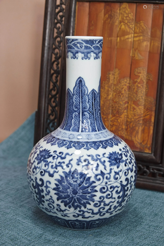 A BLUE AND WHITE LOTUS BOTTLE VASE