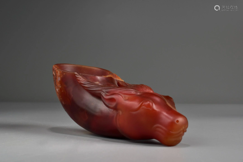 A CARVED AGATE HORN-SHAPED CUP