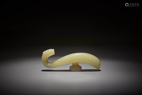 A YELLOW JADE BELT HOOK