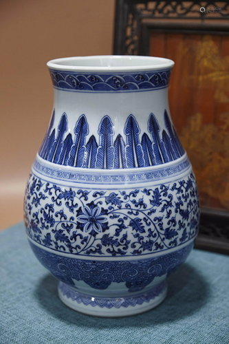 A BLUE AND WHITE LOTUS VASE