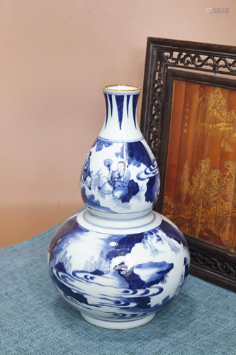 A BLUE AND WHITE SCHOLARS GOURD-SHAPED VASE