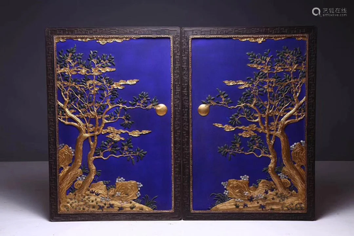 A PAIR OF INLAID FURNISHINGS HANGING PLAQUES