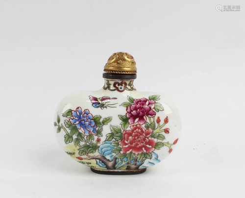 Chinese Enamel Snuff Bottle