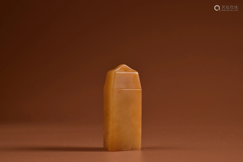 A CARVED TIANHUANG STONE SEAL