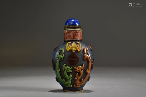 A GLASS AND GOLD-SPLASHED CHILONG SNUFF BOTTLE