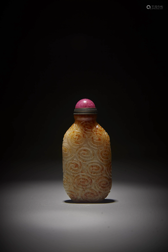 A CHINESE HETIAN JADE CLOUD SNUFF BOTTLE