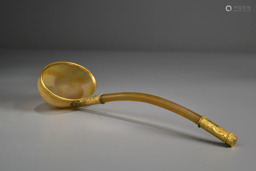 A SILVER GILDING AGATE LADLE