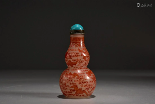 A DOUBLE-GOURD SHAPED SNUFF BOTTLE