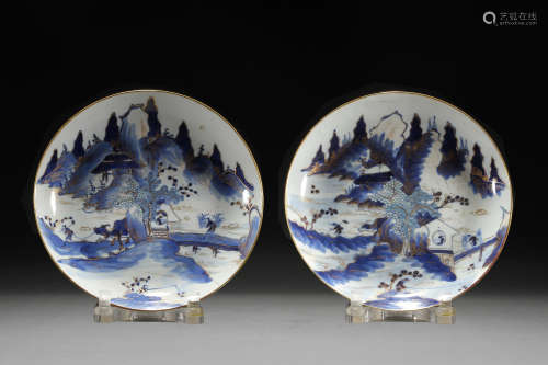 A pair of Qing Dynasty blue and white painted gold plate
