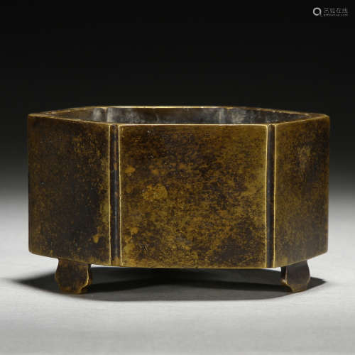 Bronze censer with six edges and three feet in Qing Dynasty