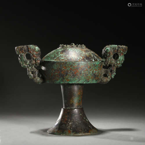 Ancient bronze ear winevessel