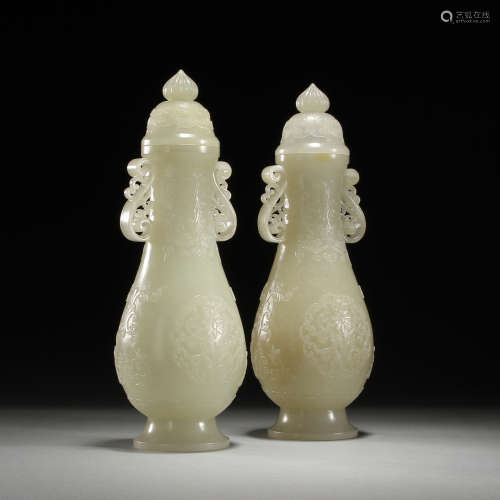 A pair of Hetian jade amphora, Qing Dynasty