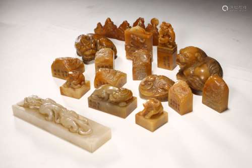 A set of Qing Dynasty Shoushan Shitian yellow seals